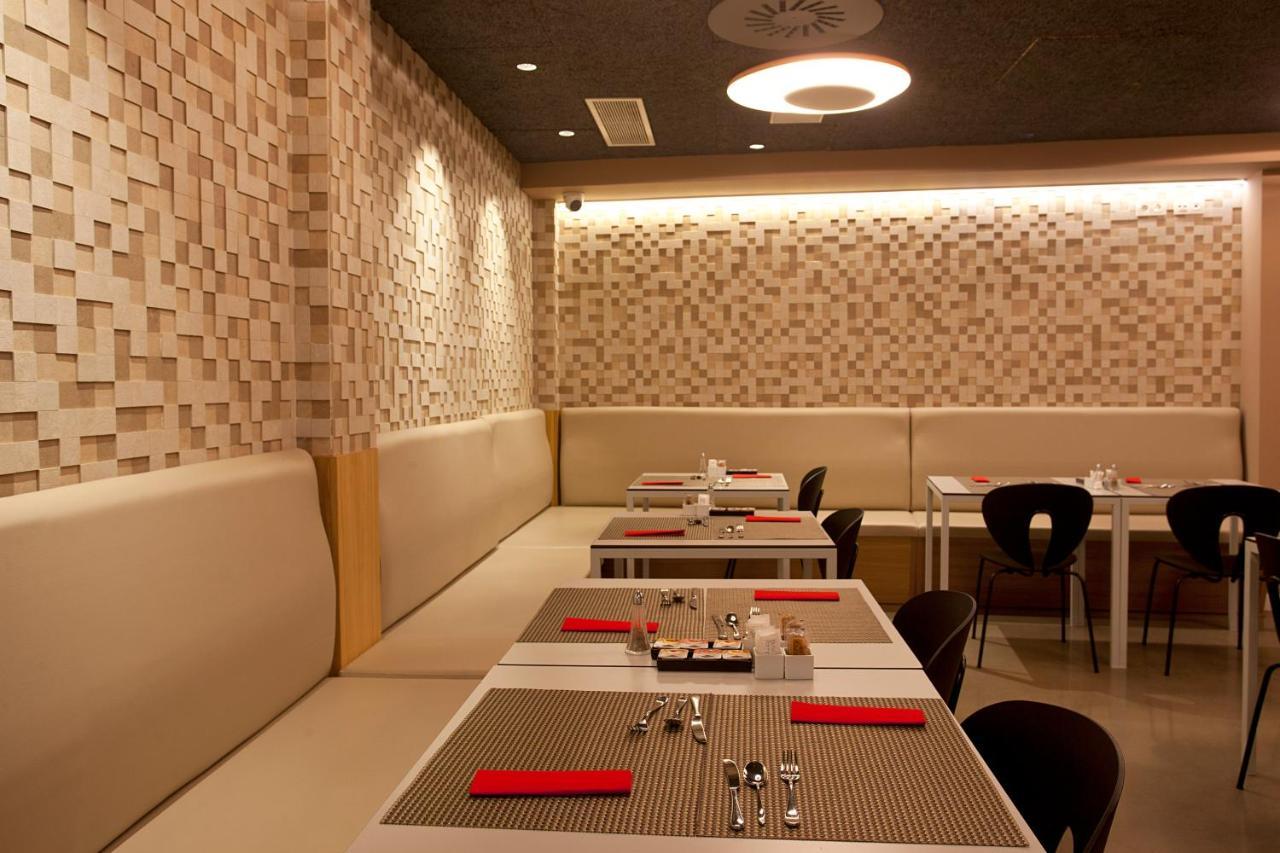 Hotel Pompaelo Plaza Del Ayuntamiento & Spa Pamplona Ngoại thất bức ảnh